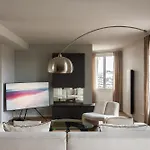 Montaigne - Sunlit Corner Penthouse With Balcony *