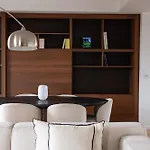 Montaigne - Sunlit Corner Penthouse With Balcony *