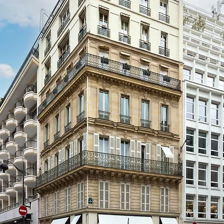 아파트 Montaigne - Sunlit Corner Penthouse With Balcony 파리