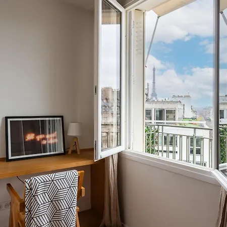 Montaigne - Sunlit Corner Penthouse With Balcony * 파리