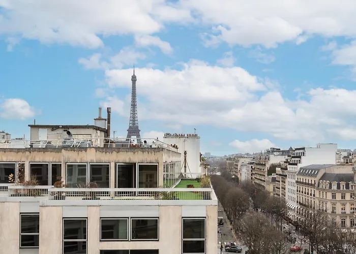アパート Montaigne - Sunlit Corner Penthouse With Balcony