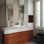 Lägenhet Montaigne - Sunlit Corner Penthouse With Balcony Paris