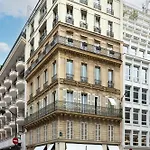 Lägenhet Montaigne - Sunlit Corner Penthouse With Balcony Paris