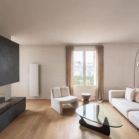 Montaigne - Sunlit Corner Penthouse With Balcony Lägenhet Paris