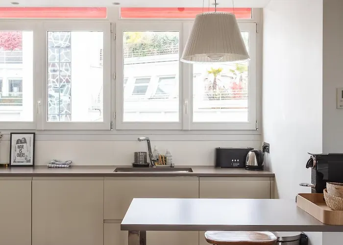 Montaigne - Sunlit Corner Penthouse With Balcony * Παρίσι